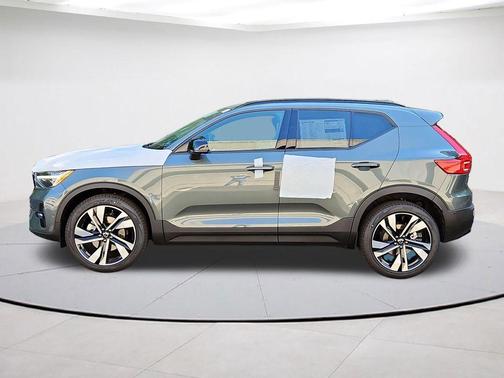 Forest Green 2026 Volvo XC40 B5 Plus