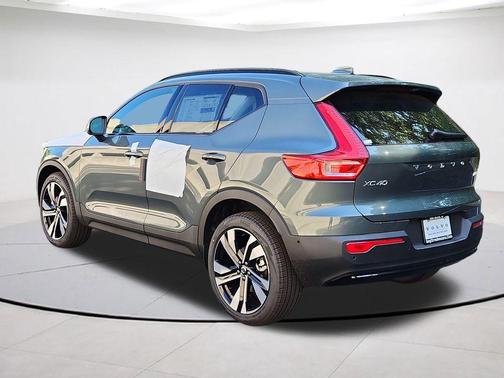 Forest Green 2026 Volvo XC40 B5 Plus