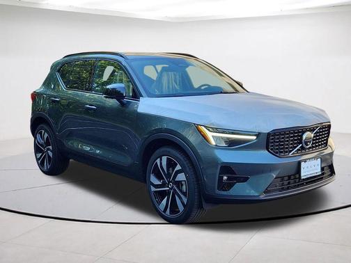 Forest Green 2026 Volvo XC40 B5 Plus