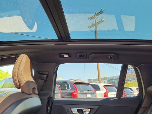 Denim Blue Metallic 2025 Volvo V60 Cross Country B5 Plus