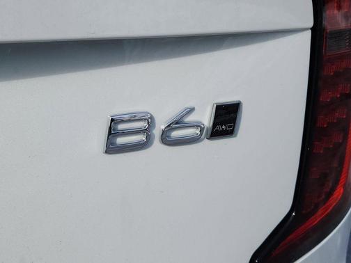 Crystal White Pearl 2026 Volvo XC90 B6 Ultra Dark Theme 6-Seater