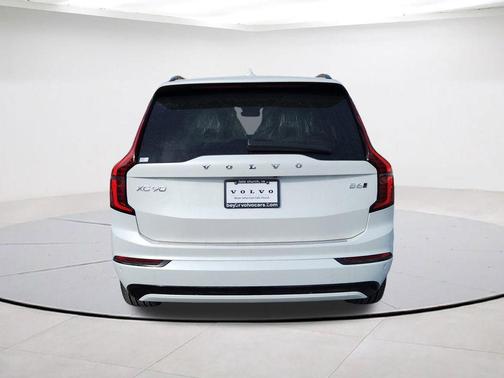 Crystal White Pearl 2026 Volvo XC90 B6 Ultra Dark Theme 6-Seater