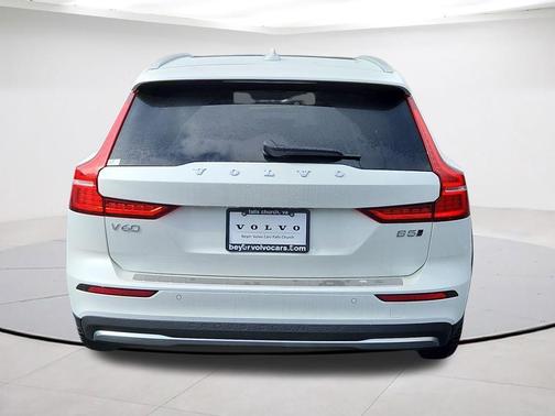 Crystal White Pearl 2026 Volvo V60 Cross Country B5 Plus