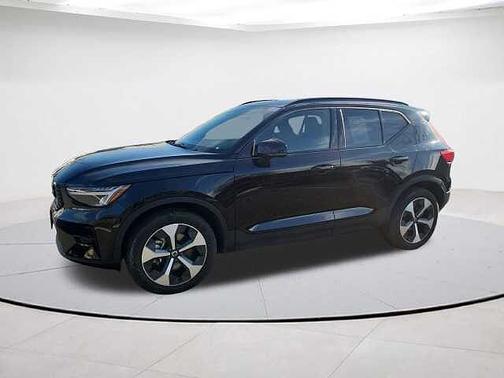 2025 Volvo XC40 Plus