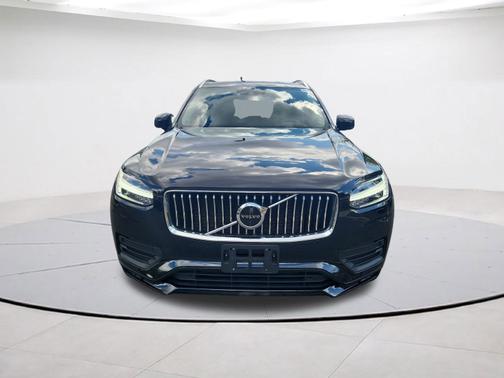 2022 Volvo XC90 T6 AWD Momentum 7 Seater