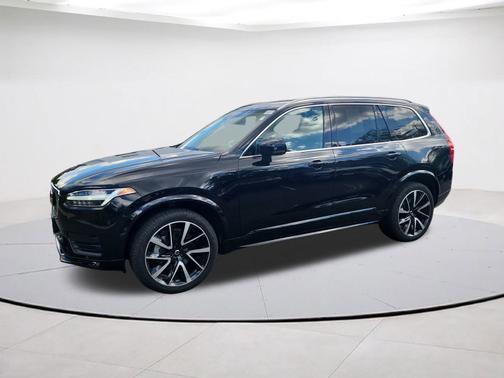 2022 Volvo XC90 T6 AWD Momentum 7 Seater