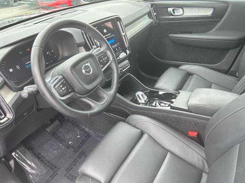 Onyx Black 2026 Volvo XC40 B5 Plus
