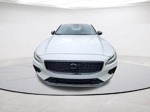 2024 Volvo S60 B5 Plus Black Edition