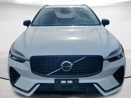 2024 Volvo XC60 Recharge Plug-In Hybrid T8 Ultimate Dark Theme