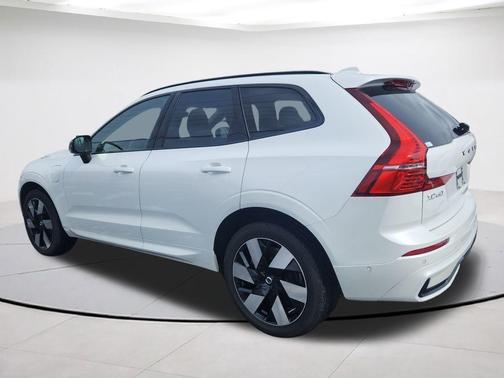2024 Volvo XC60 Recharge Plug-In Hybrid T8 Ultimate Dark Theme