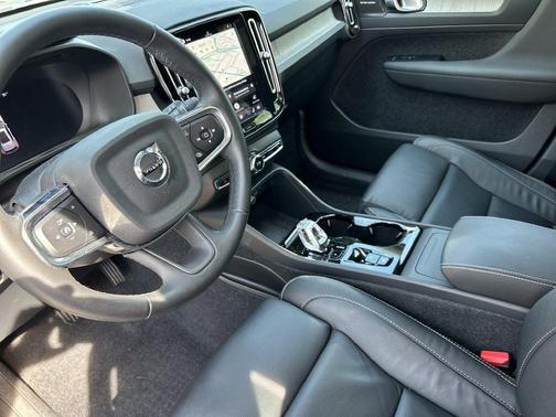 Blue Metallic 2024 Volvo XC40 B5 Plus Bright Theme