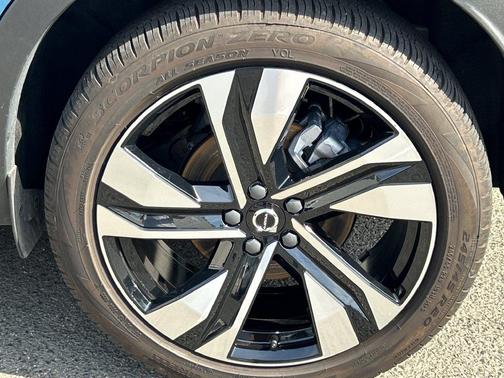 Blue Metallic 2024 Volvo XC40 B5 Plus Bright Theme