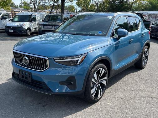 Blue Metallic 2024 Volvo XC40 B5 Plus Bright Theme