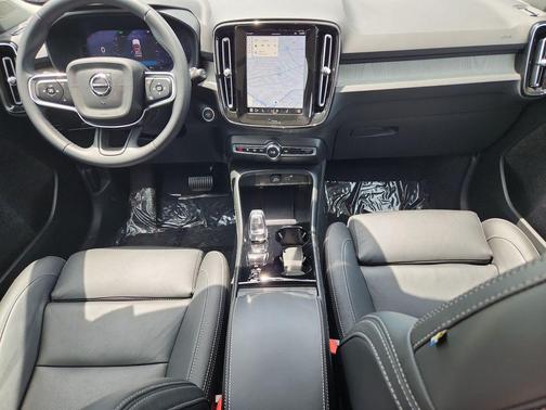 Gray Metallic 2025 Volvo XC40 B5 Ultra Bright Theme