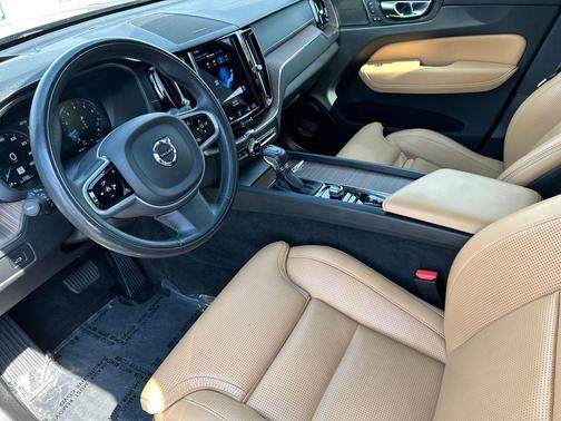 Onyx Black Metallic 2021 Volvo XC60 T5 Inscription