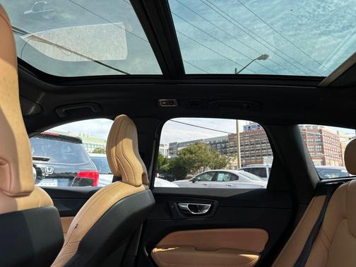 Onyx Black Metallic 2021 Volvo XC60 T5 Inscription
