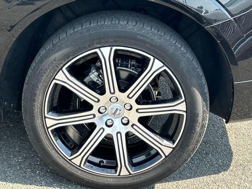 Onyx Black Metallic 2021 Volvo XC60 T5 Inscription