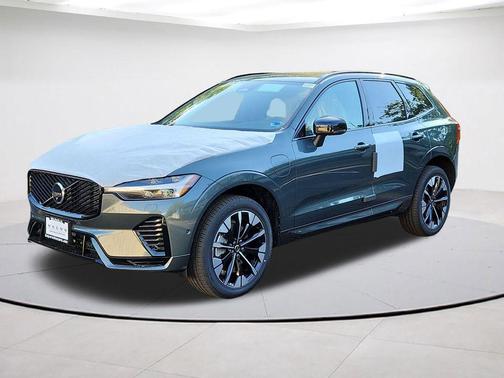 Forest Green 2026 Volvo XC60 Plug-In Hybrid T8 Plus