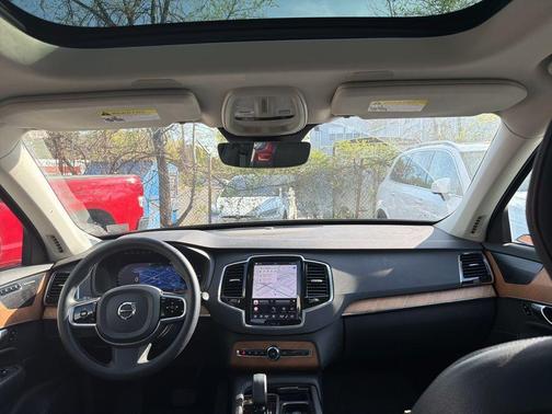 Platinum Gray Metallic 2023 Volvo XC90 Recharge Plug-In Hybrid T8 Plus Dark Theme 7 Passenger