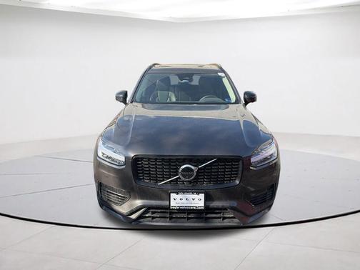 Platinum Gray Metallic 2023 Volvo XC90 Recharge Plug-In Hybrid T8 Plus Dark Theme 7 Passenger