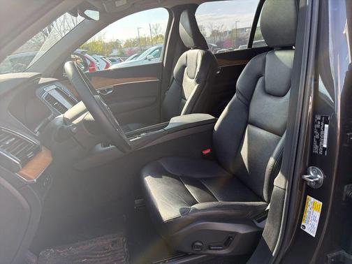 Platinum Gray Metallic 2023 Volvo XC90 Recharge Plug-In Hybrid T8 Plus Dark Theme 7 Passenger