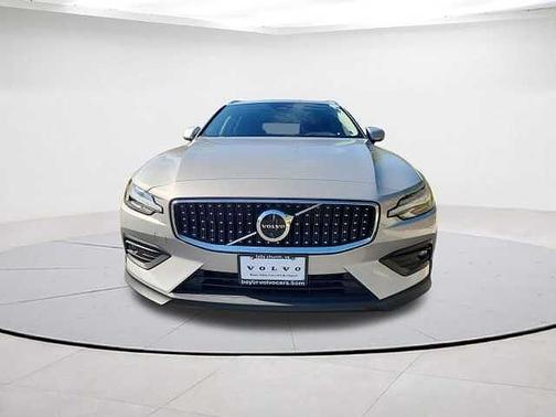 2025 Volvo V60 Cross Country Plus