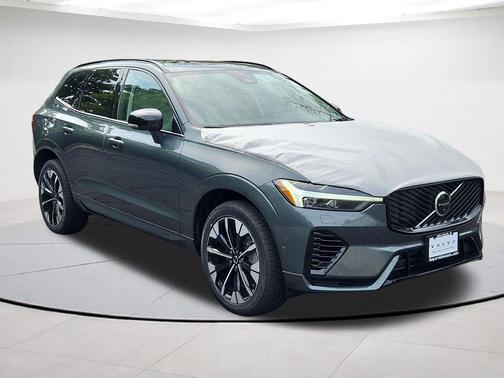 Forest Green 2026 Volvo XC60 Plug-In Hybrid T8 Ultra
