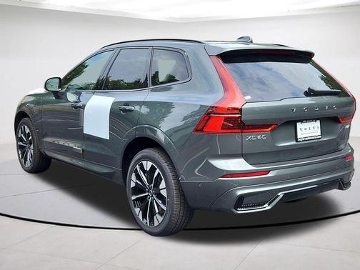 Forest Green 2026 Volvo XC60 Plug-In Hybrid T8 Ultra