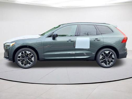 Forest Green 2026 Volvo XC60 Plug-In Hybrid T8 Ultra