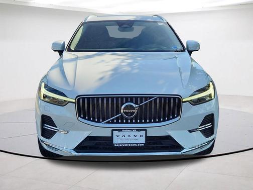 Crystal White 2023 Volvo XC60 B5 Plus Bright Theme