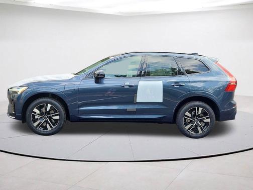 Denim Blue Metallic 2026 Volvo XC60 Plug-In Hybrid T8 Core