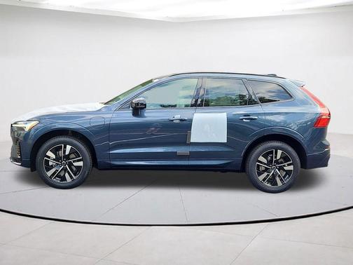 Denim Blue Metallic 2026 Volvo XC60 Plug-In Hybrid T8 Core