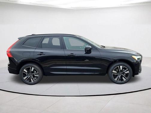 Onyx Black Metallic 2026 Volvo XC60 B5 Plus