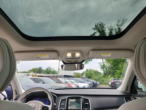 Crystal White 2024 Volvo XC90 Recharge Plug-In Hybrid T8 Plus Bright Theme 7 Passenger