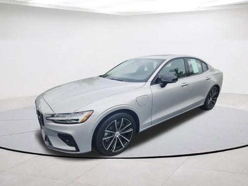 2023 Volvo S60 Recharge Plug-In Hybrid Plus Dark