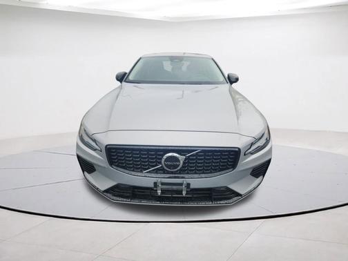 2023 Volvo S60 Recharge Plug-In Hybrid Plus Dark