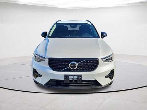 2024 Volvo XC40 Core