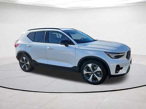 2024 Volvo XC40 Core