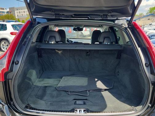 Black 2016 Volvo XC60 T5 Platinum