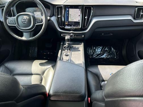 Osmium Gray Metallic 2018 Volvo XC60 T5 Momentum