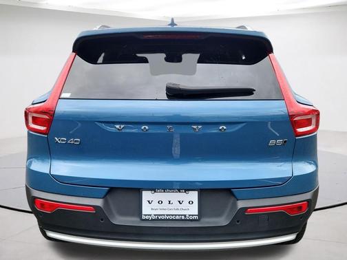 2025 Volvo XC40 B5 Core Bright Theme