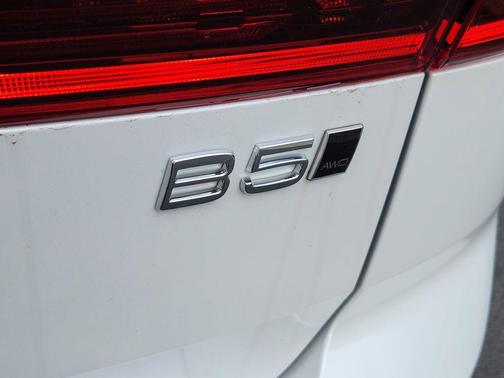 Crystal White 2026 Volvo XC60 B5 Plus