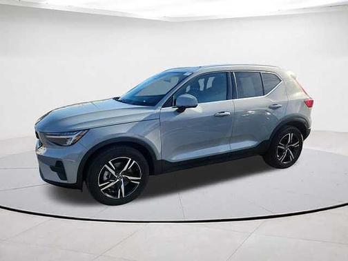2025 Volvo XC40 Core