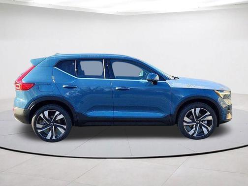 Blue Metallic 2025 Volvo XC40 B5 Ultra Bright Theme