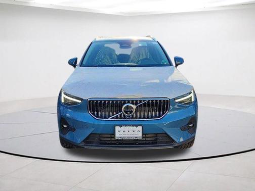 Blue Metallic 2025 Volvo XC40 B5 Ultra Bright Theme