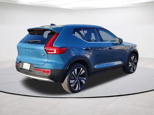 Blue Metallic 2025 Volvo XC40 B5 Ultra Bright Theme