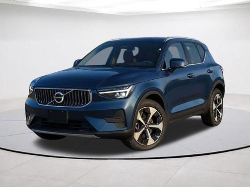 Blue Metallic 2025 Volvo XC40 B5 Ultra Bright Theme