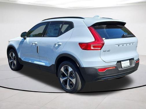 Cloud 9 White 2026 Volvo XC40 B5 Plus