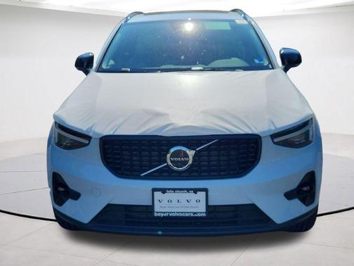 Cloud 9 White 2026 Volvo XC40 B5 Plus