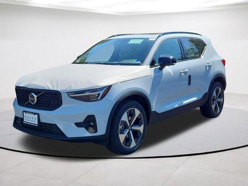 Cloud 9 White 2026 Volvo XC40 B5 Plus